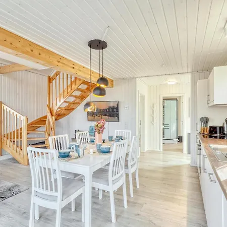2 Bedroom Awesome In Zerpenschleuse Casa de Férias *